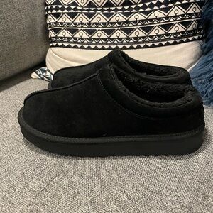 Cozy Black suede Slip-On Slippers mules slides